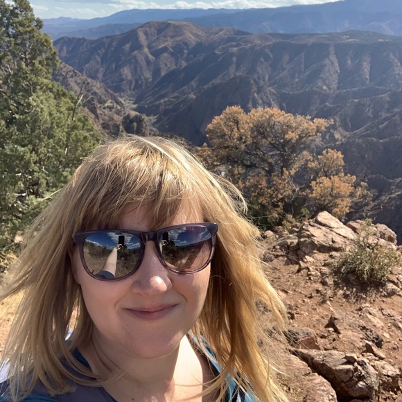 Meet your Posher, Liv - Picture 3 of 3